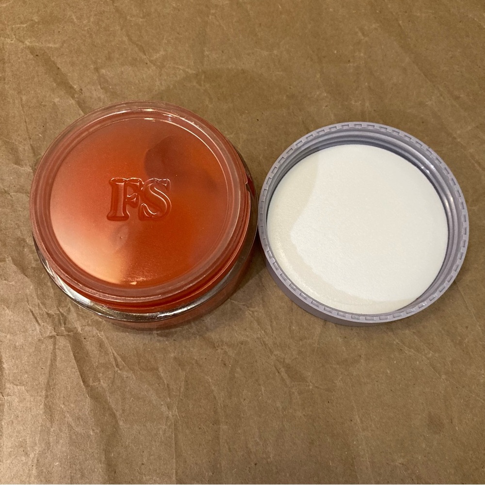 Fenty mask - Picture 3 of 3